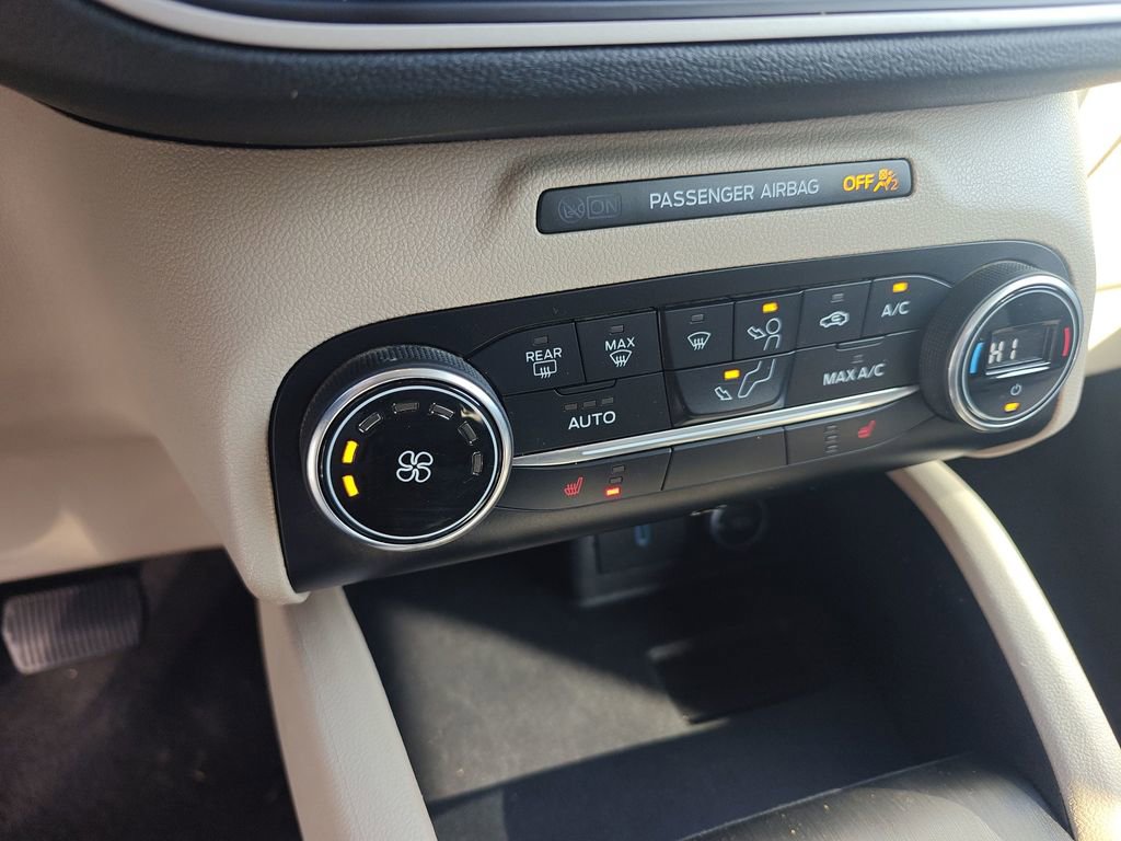 Used 2020 Ford Escape SE image 9