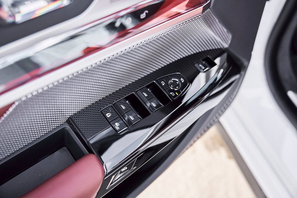 Used 2025 BMW 760i xDrive w/ Premium Package image 33