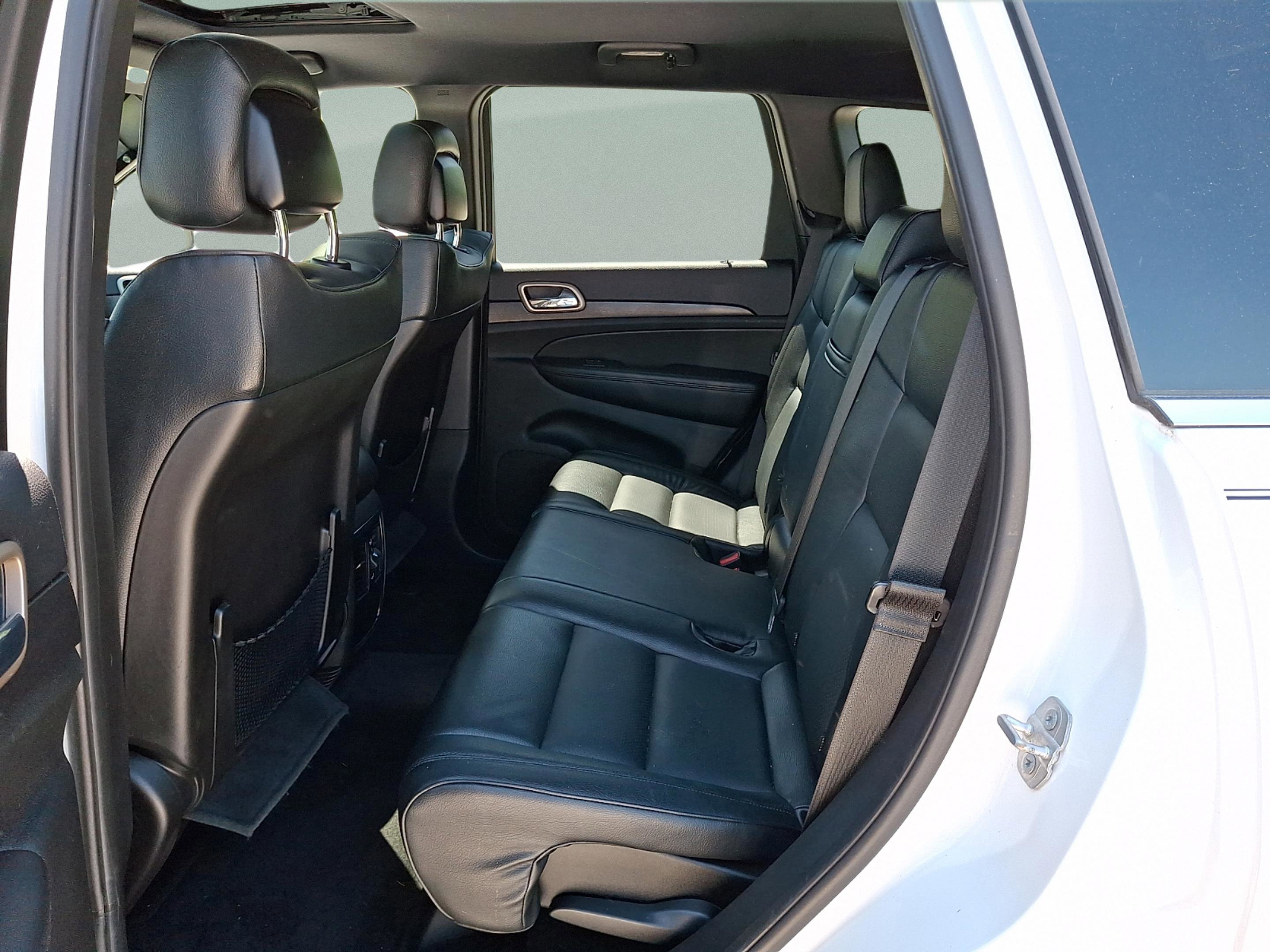 Used 2015 Jeep Grand Cherokee Laredo w/ Quick Order Package 23E image 8