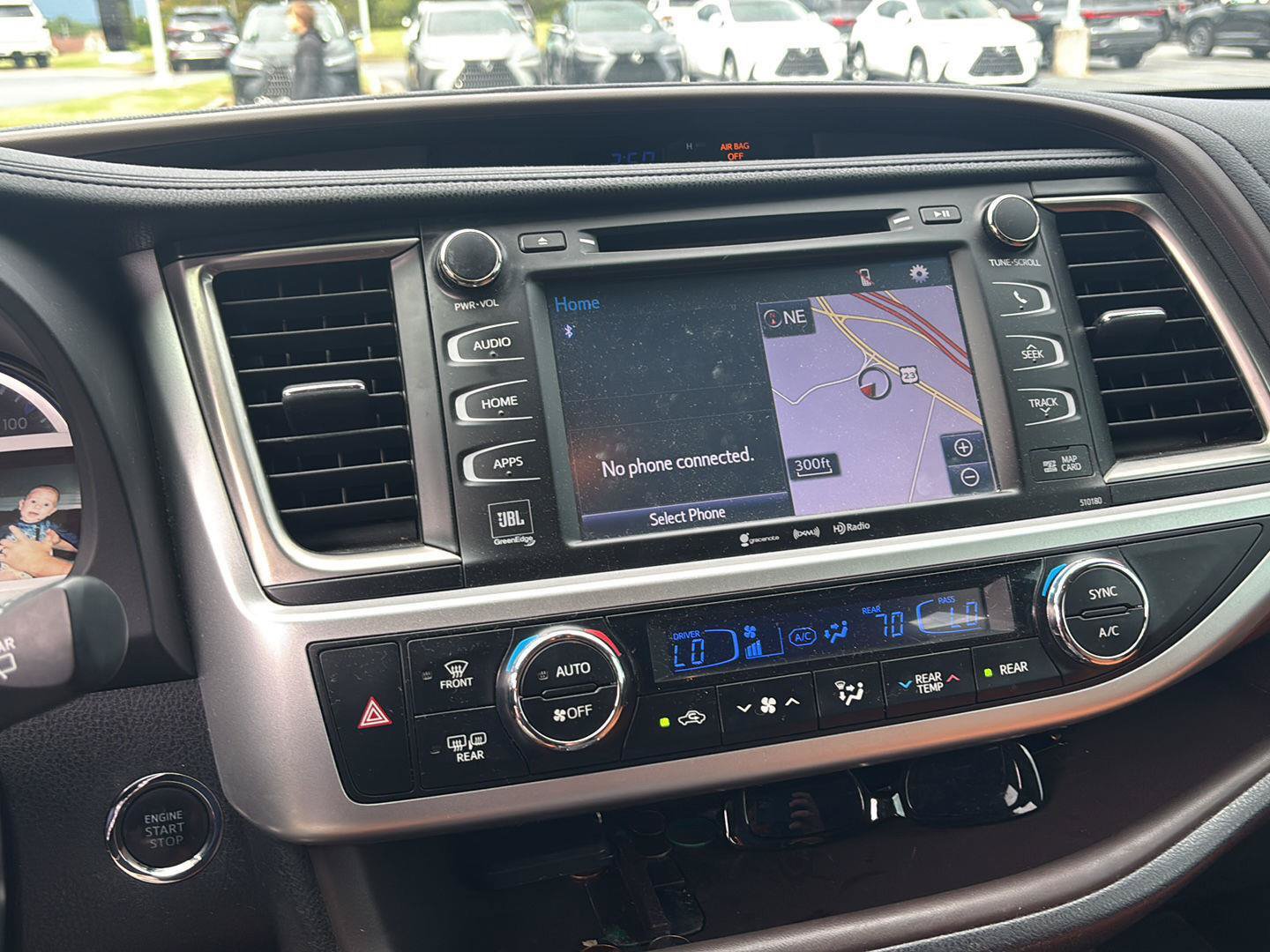Used 2018 Toyota Highlander FWD V6 image 2