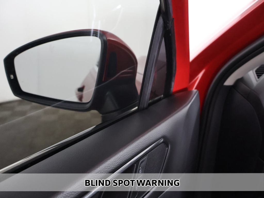 Used 2023 Volkswagen Tiguan SE w/ Panoramic Sunroof Package FWD image 5