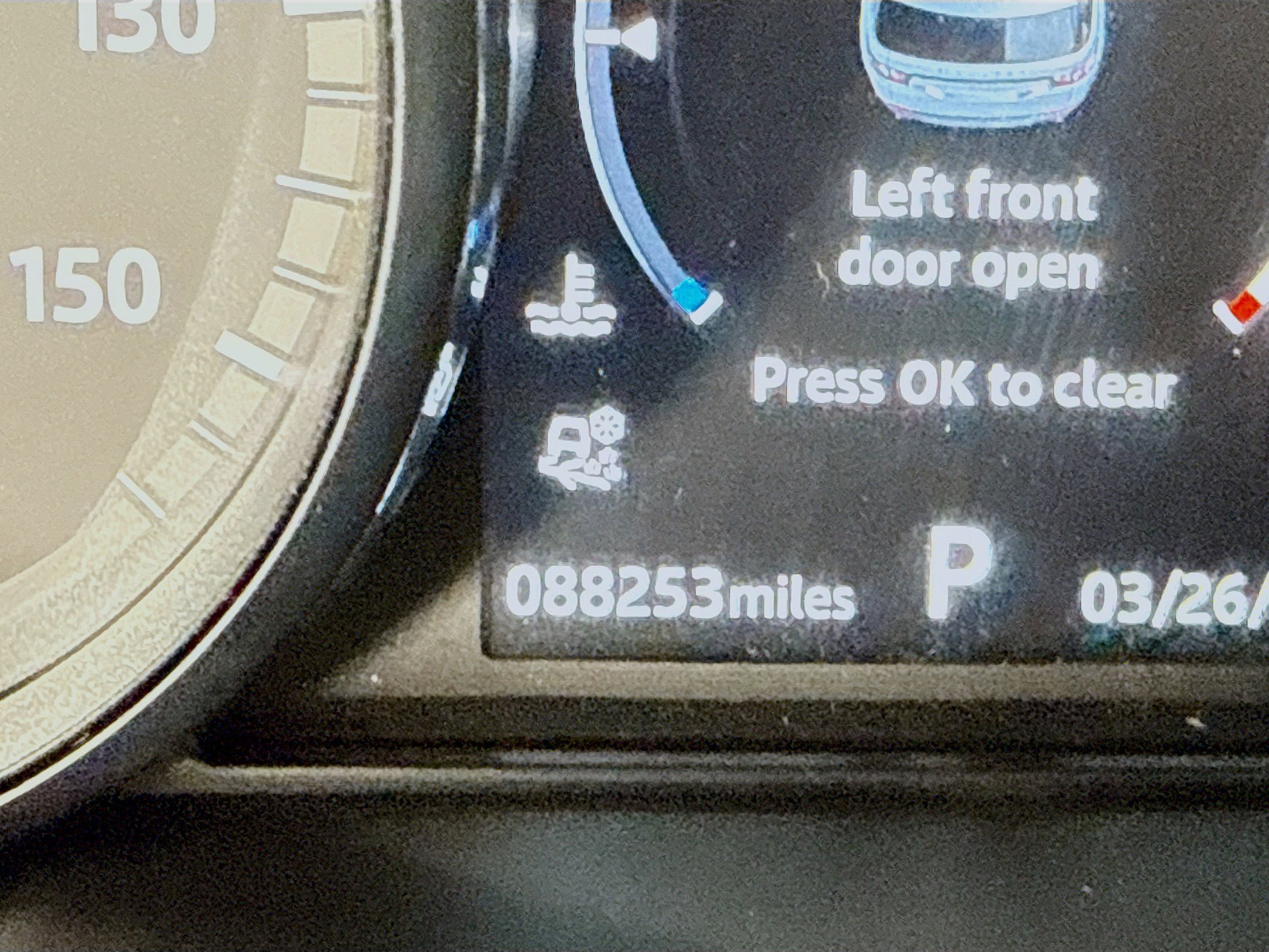 Used 2018 Land Rover Discovery Sport HSE image 16