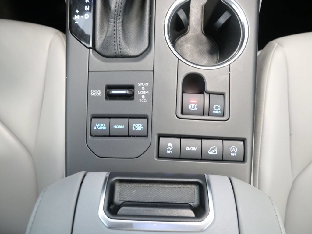 Used 2022 Toyota Highlander XLE AWD/4WD image 33