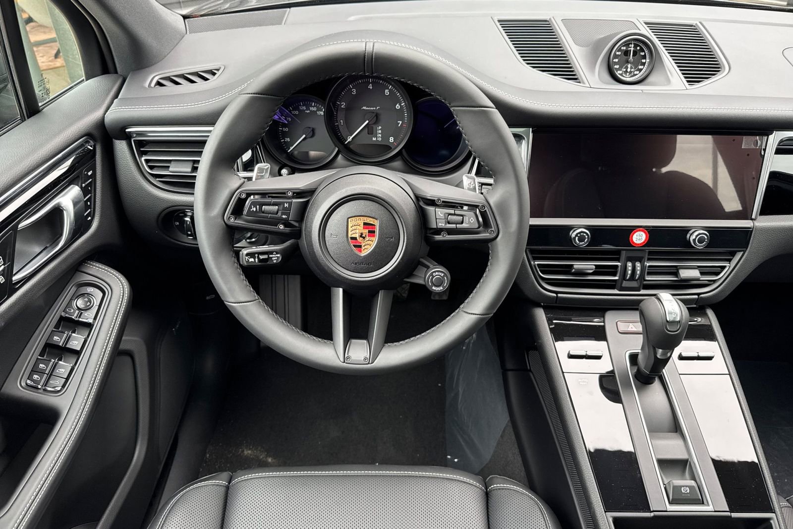 New 2025 Porsche Macan Turbo image 16