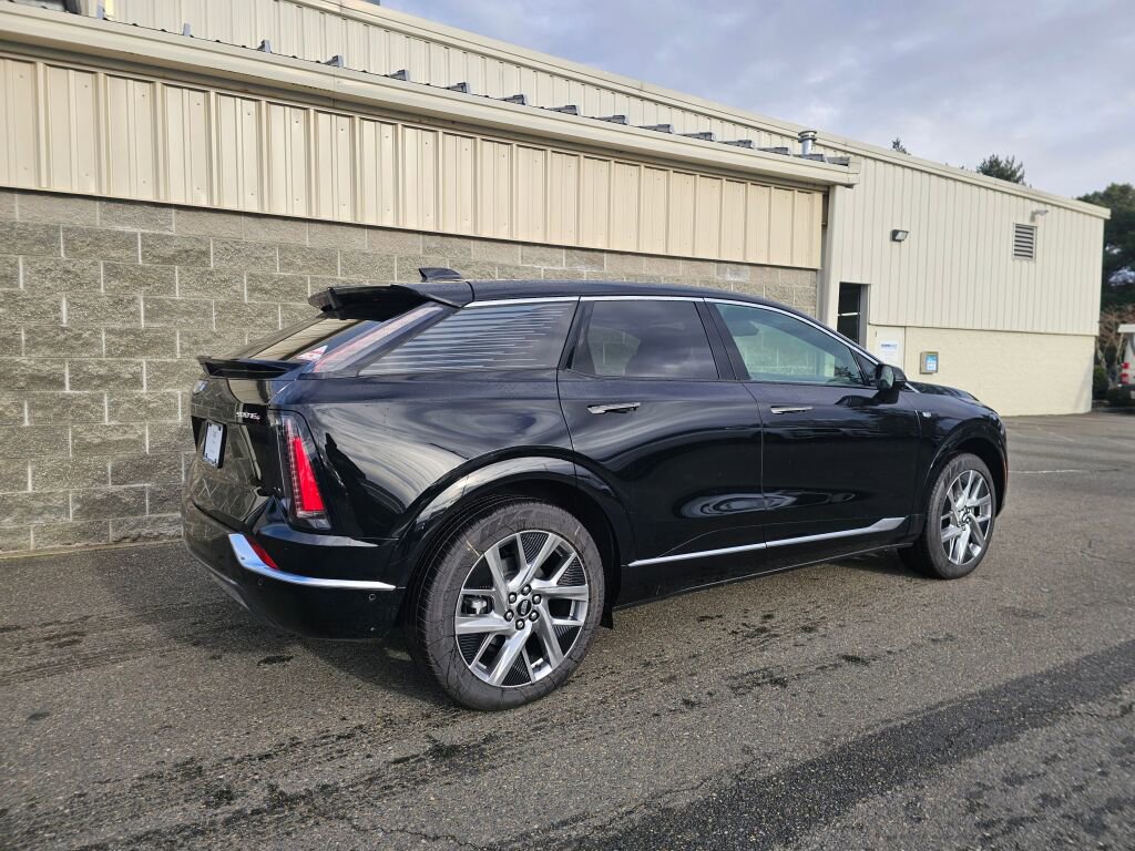 New 2026 Cadillac Optiq Luxury 2 image 8
