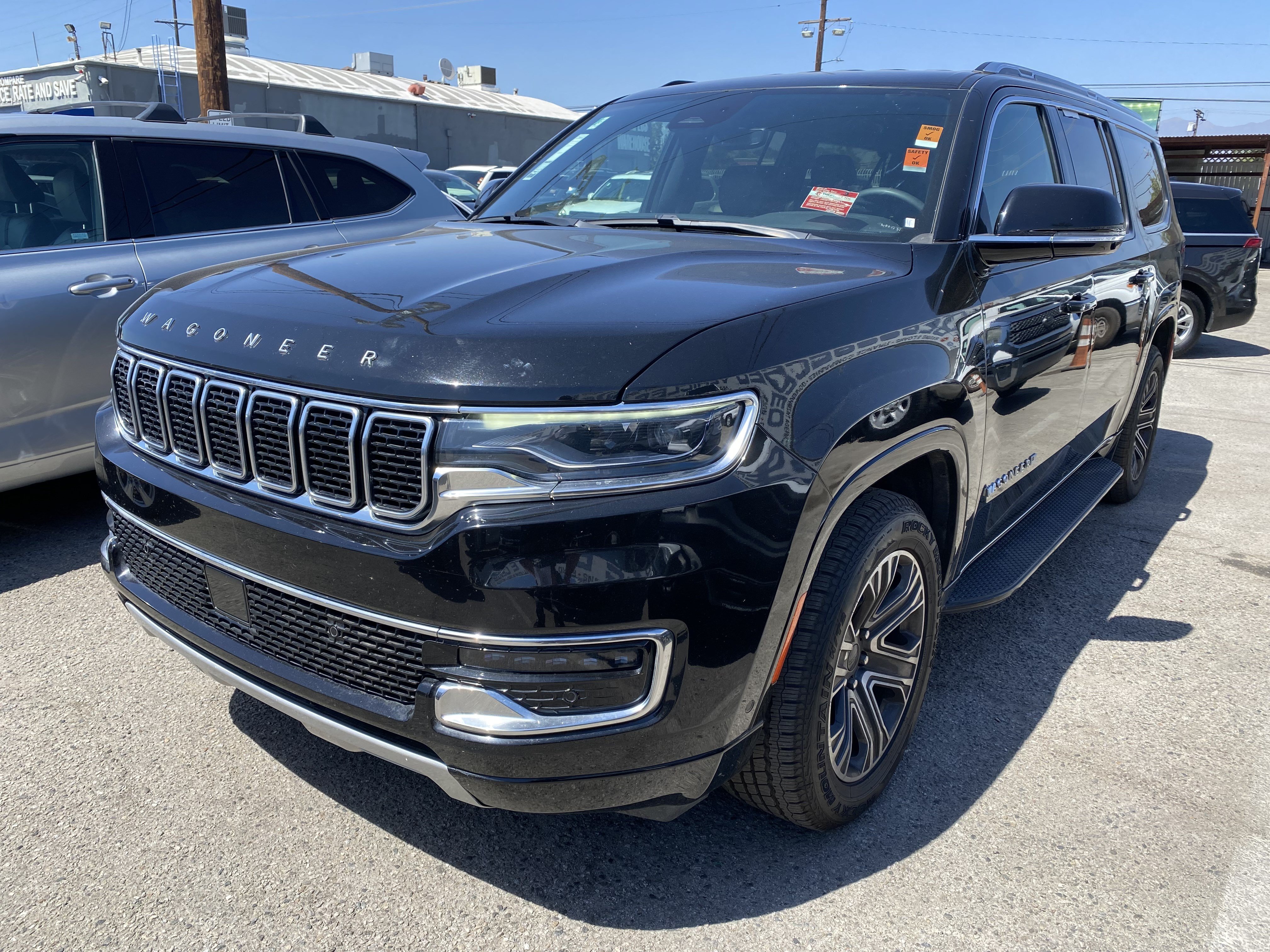 Used 2024 Jeep Wagoneer L Series II w/ Flexible Seating Group AWD/4WD image 2
