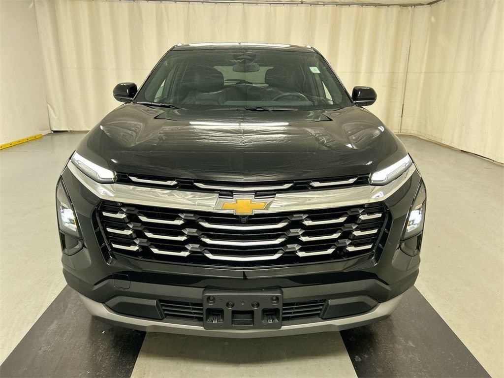 New 2026 Chevrolet Equinox LT w/ Convenience Package II AWD/4WD image 3