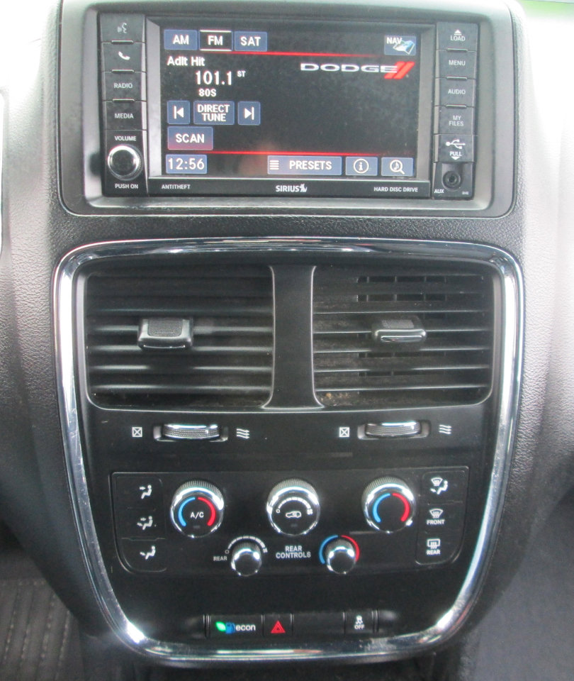 Used 2016 Dodge Grand Caravan SXT w/ UConnect Hands-Free Group image 10