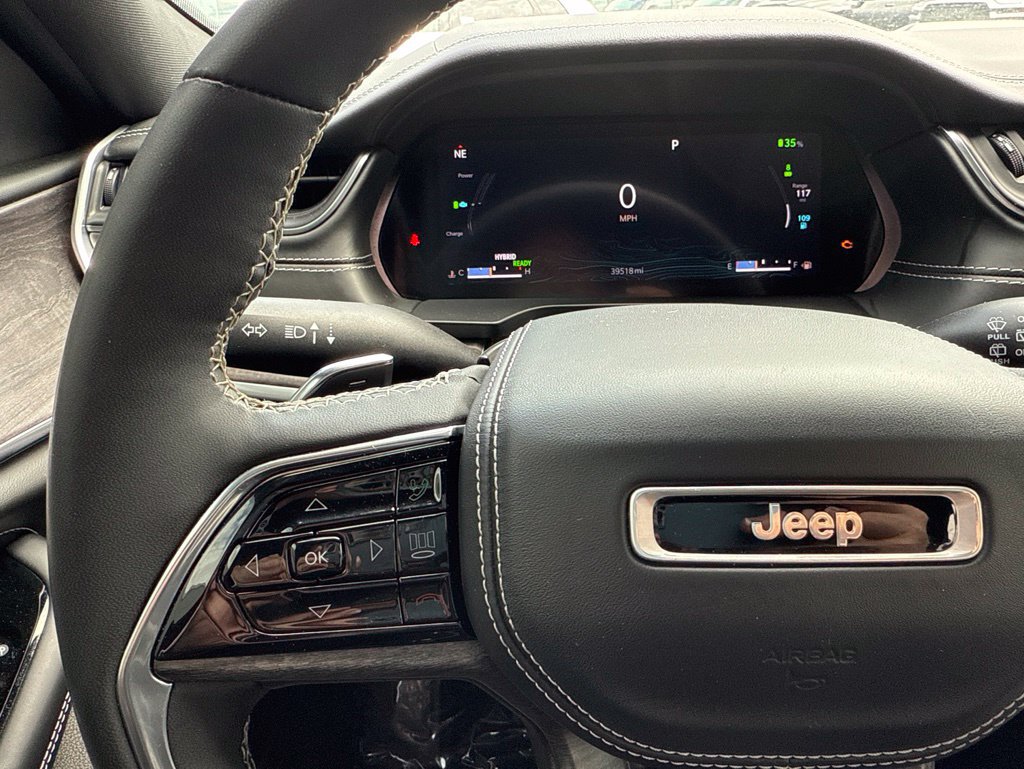 Used 2022 Jeep Grand Cherokee Overland AWD/4WD image 30