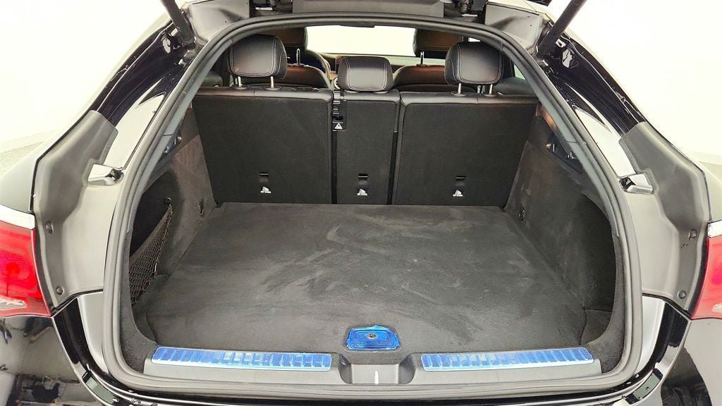 Used 2023 Mercedes-Benz GLC 300 4MATIC Coupe image 22