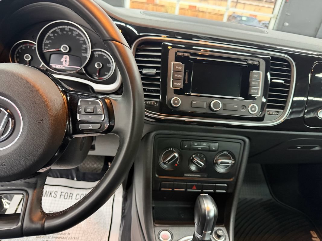 Used 2014 Volkswagen Beetle 1.8T FWD image 25
