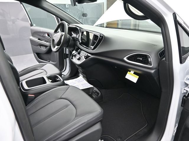 New 2026 Chrysler Voyager LX FWD image 22