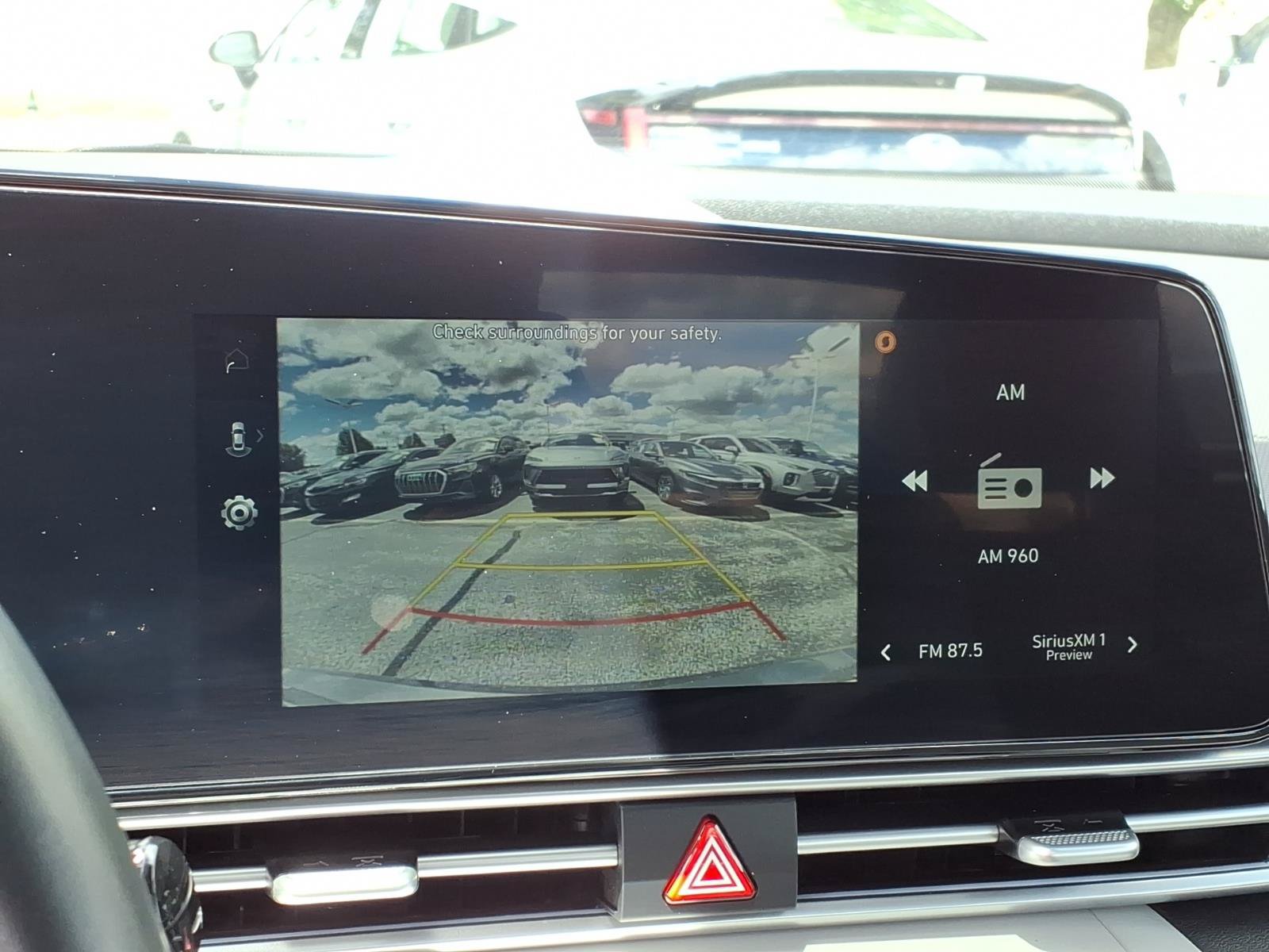 New 2025 Hyundai Elantra Limited FWD image 16