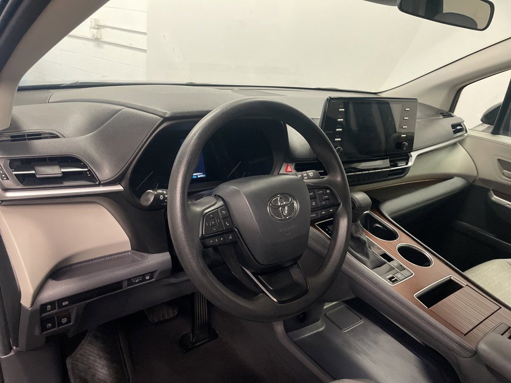 Used 2024 Toyota Sienna LE image 18