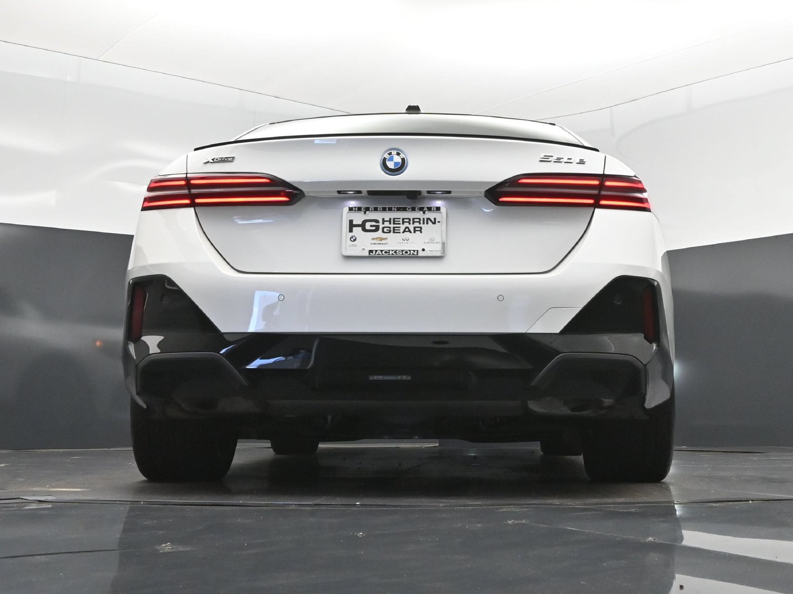 Used 2026 BMW 550e xDrive w/ Premium Package AWD/4WD image 43