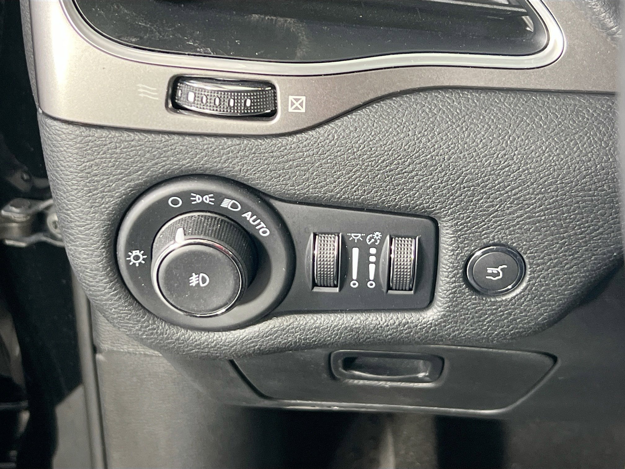 Used 2022 Jeep Cherokee Latitude Lux image 10