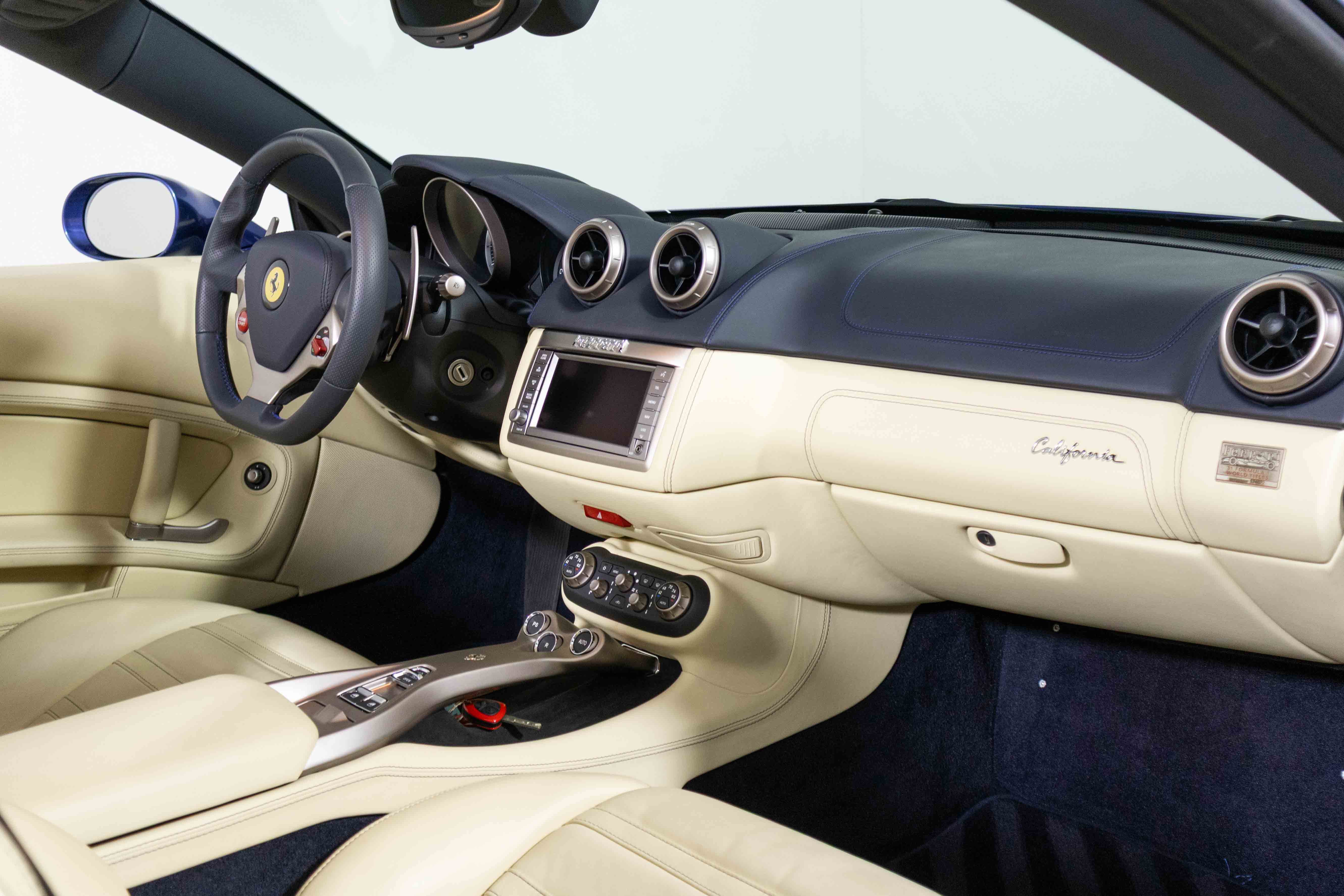 Used 2010 Ferrari California image 25