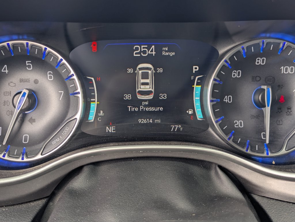 Used 2023 Chrysler Pacifica Touring-L FWD image 21