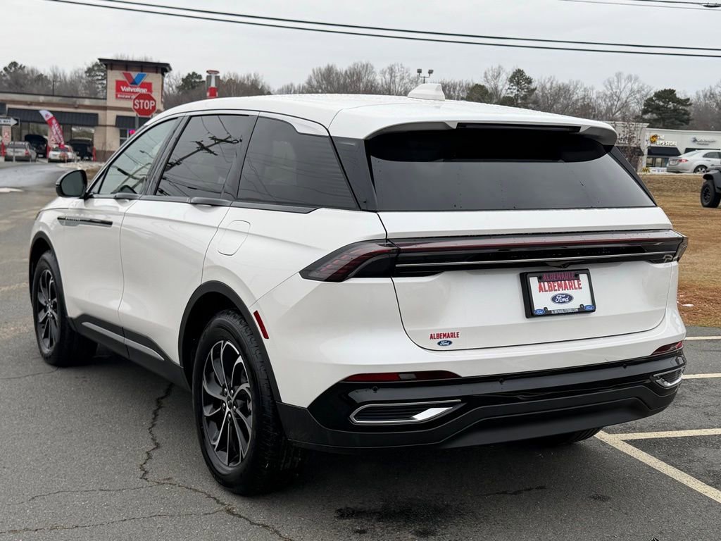 Used 2025 Lincoln Nautilus Premier image 7