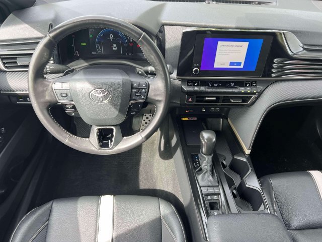 Used 2025 Toyota Camry SE w/ Convenience Package FWD image 11