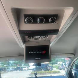 Used 2018 Dodge Grand Caravan SXT FWD image 11