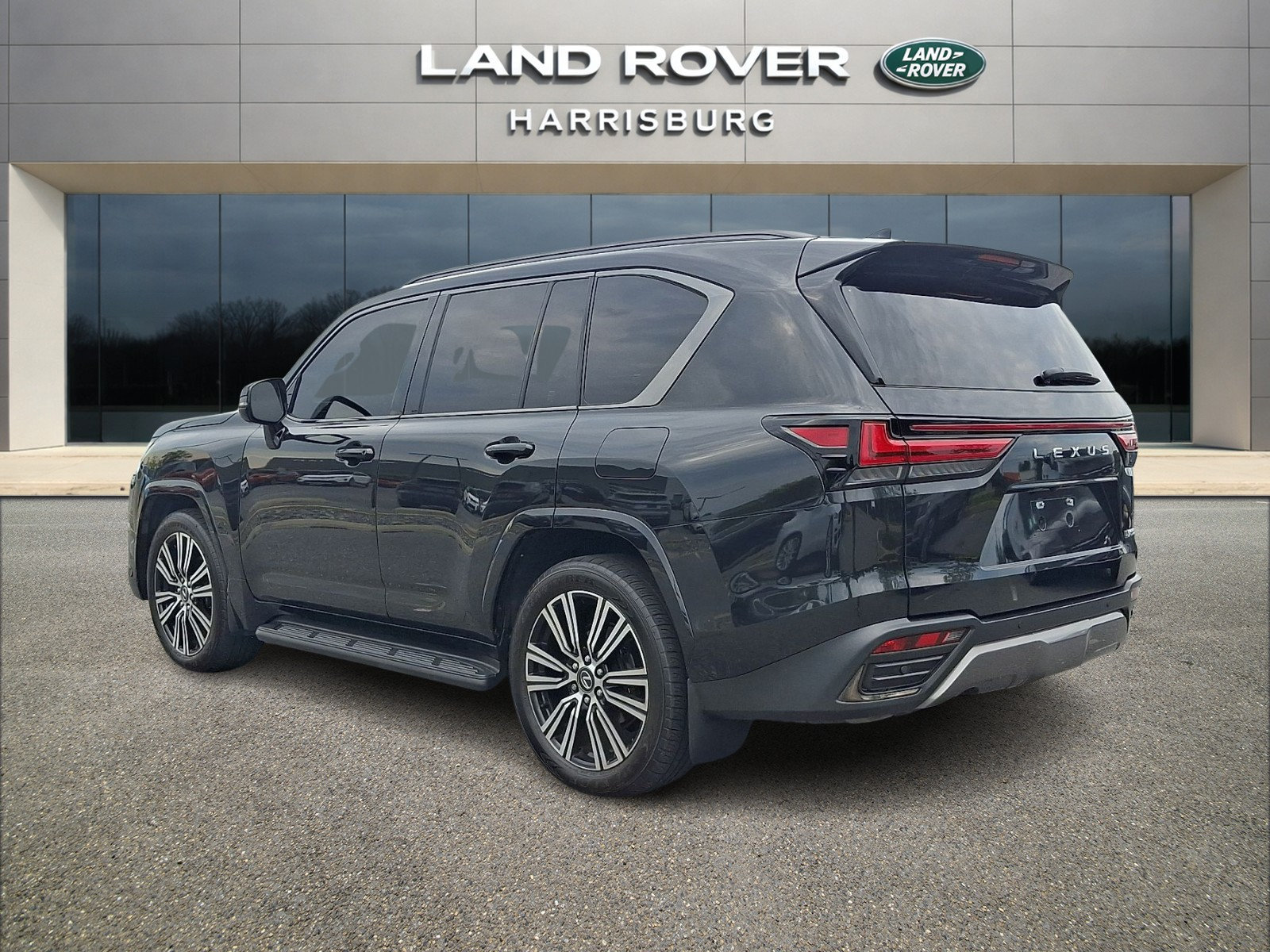 Used 2024 Lexus LX 600 4WD w/ Appearance Package image 2