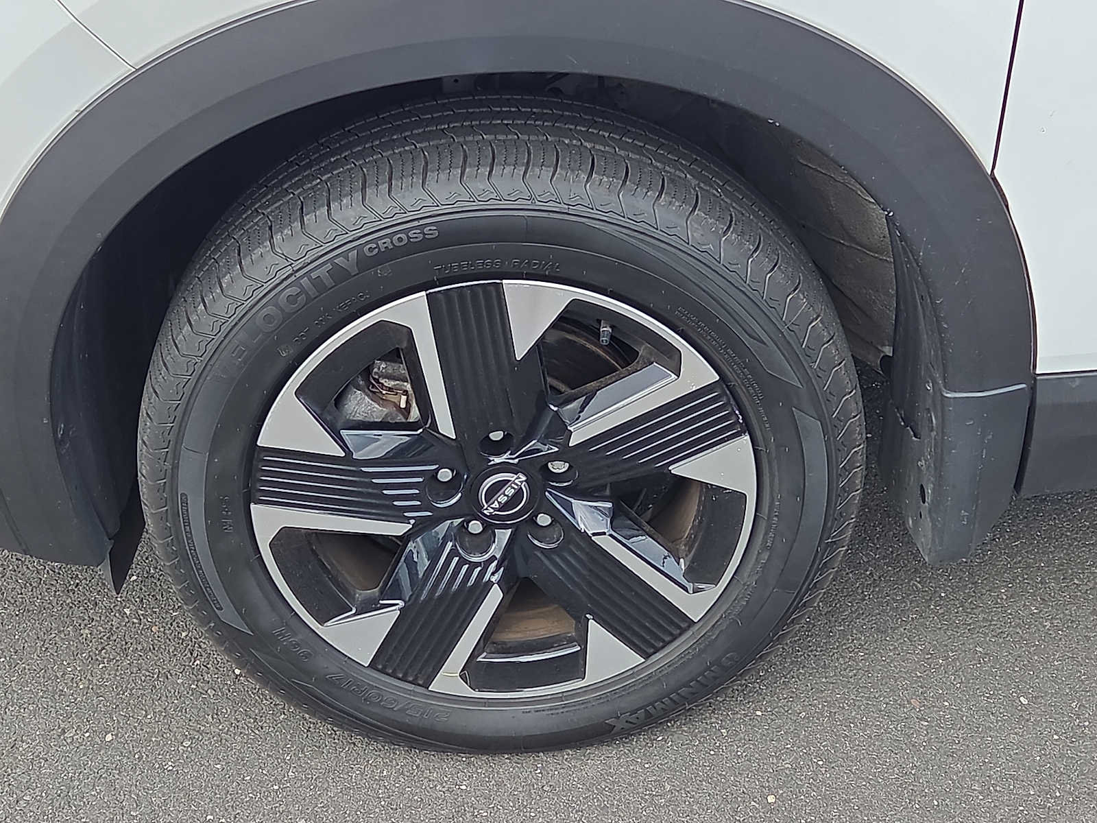 Used 2025 Nissan Kicks SV AWD/4WD image 8