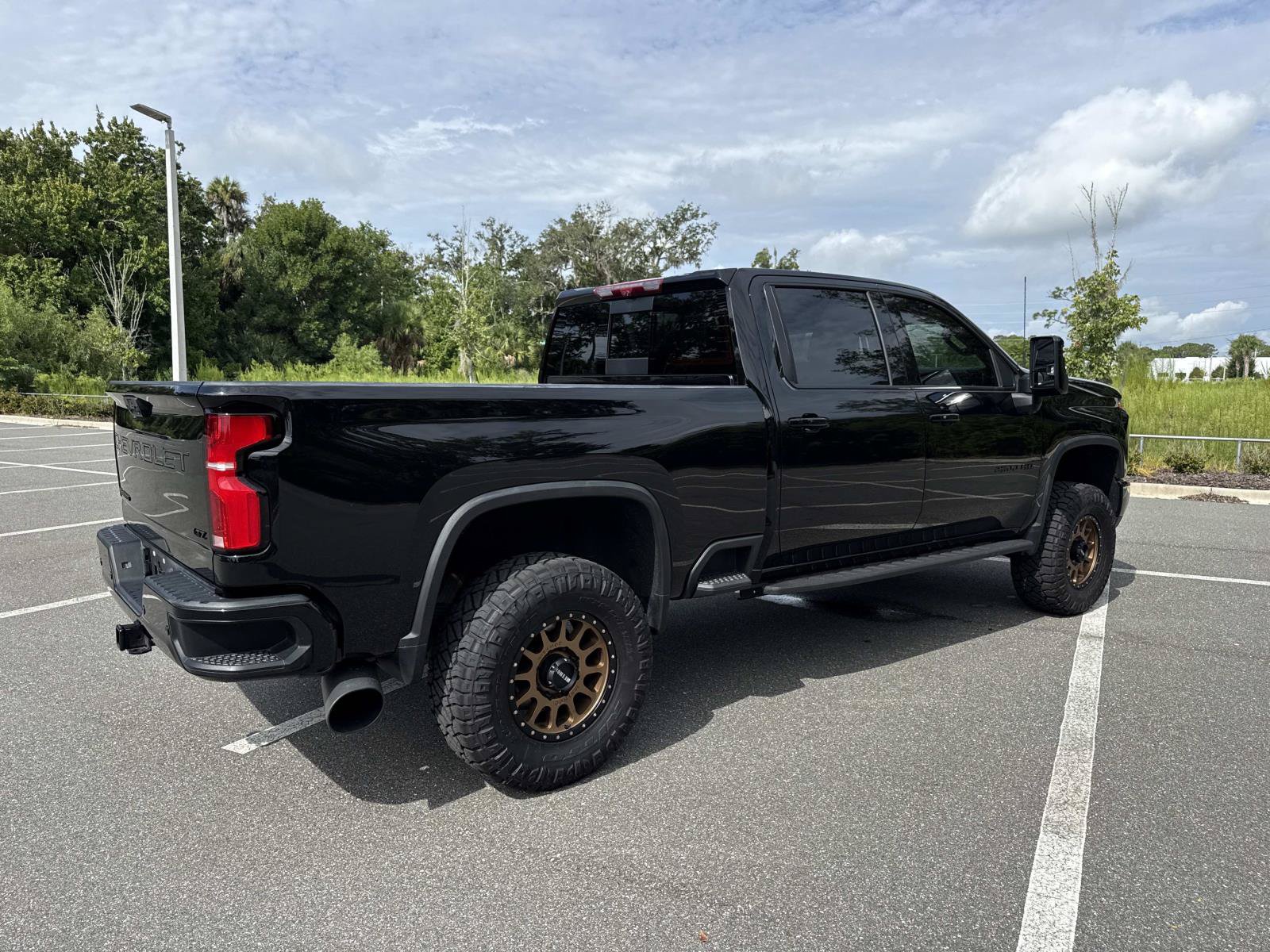 Used 2024 Chevrolet Silverado 2500 LTZ w/ LTZ Plus Package AWD/4WD image 3