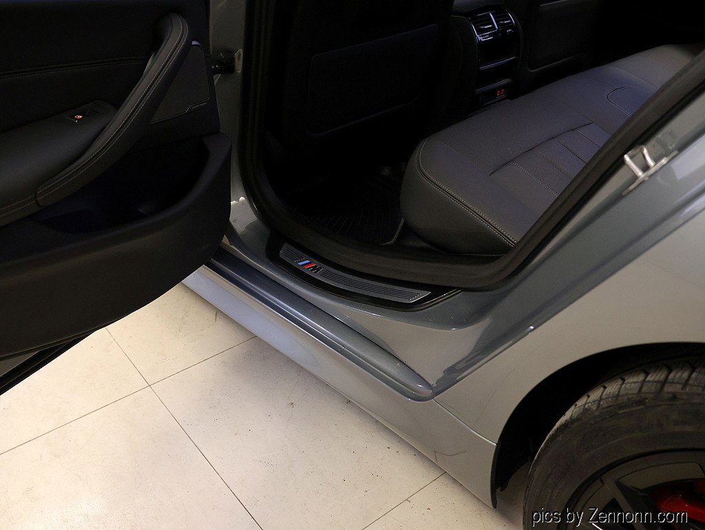 Certified 2023 BMW 530e xDrive w/ Premium Package image 30