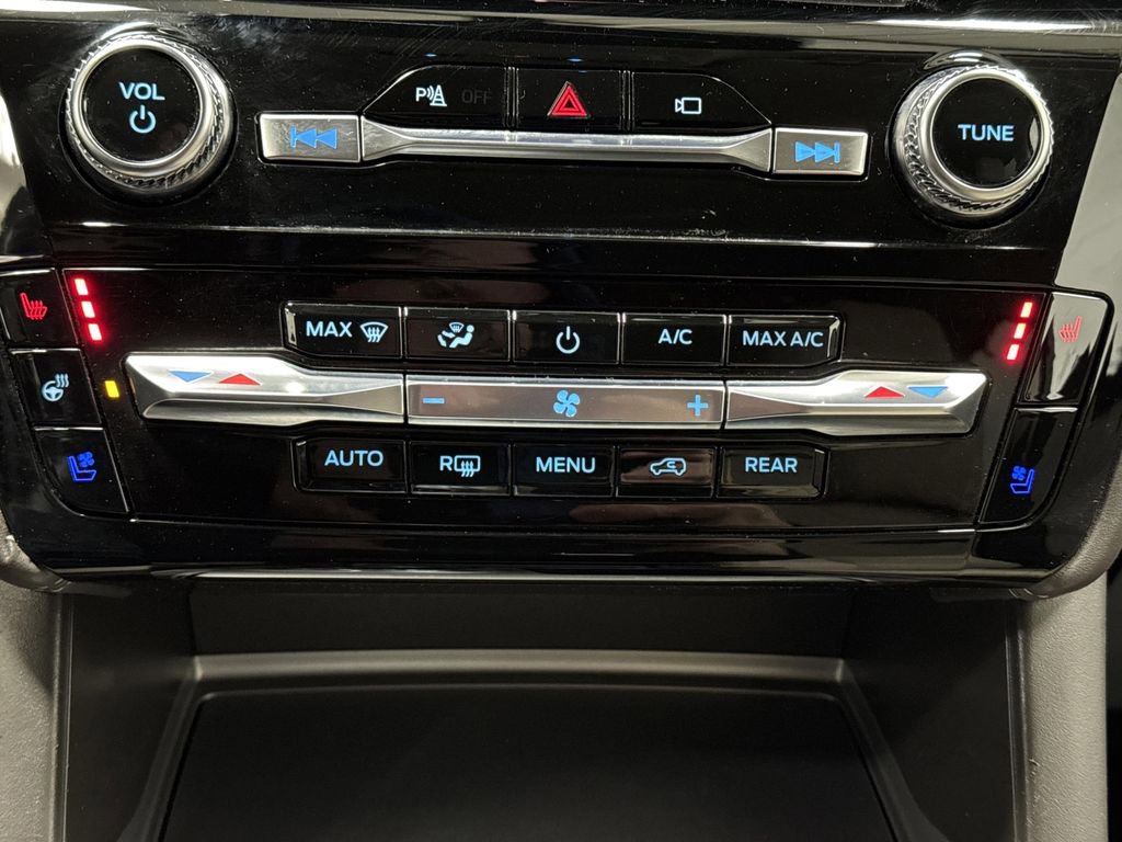 Used 2023 Ford Explorer Platinum w/ Class IV Trailer Tow Package image 20