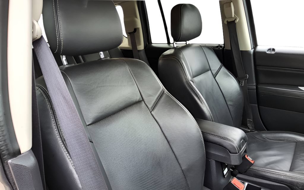 Used 2016 Jeep Compass High Altitude AWD/4WD image 32
