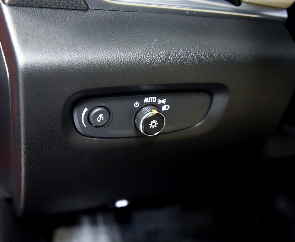 Used 2023 Chevrolet Traverse Premier image 18