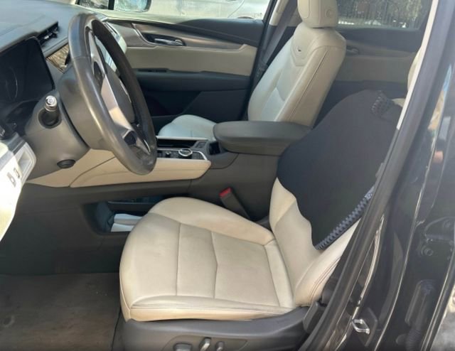 Used 2023 Cadillac XT5 Premium Luxury image 2