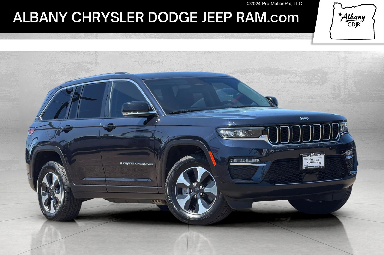 Used 2024 Jeep Grand Cherokee Limited 4xe AWD/4WD image 1