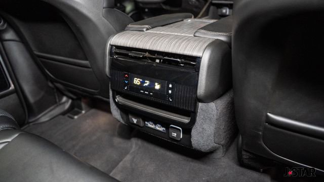 Used 2024 Jeep Wagoneer Series III w/ Premium Group I image 15