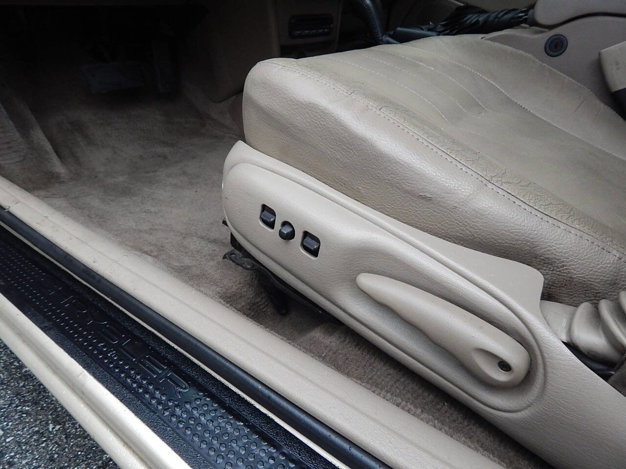 Used 2001 Chrysler Sebring LXi image 19