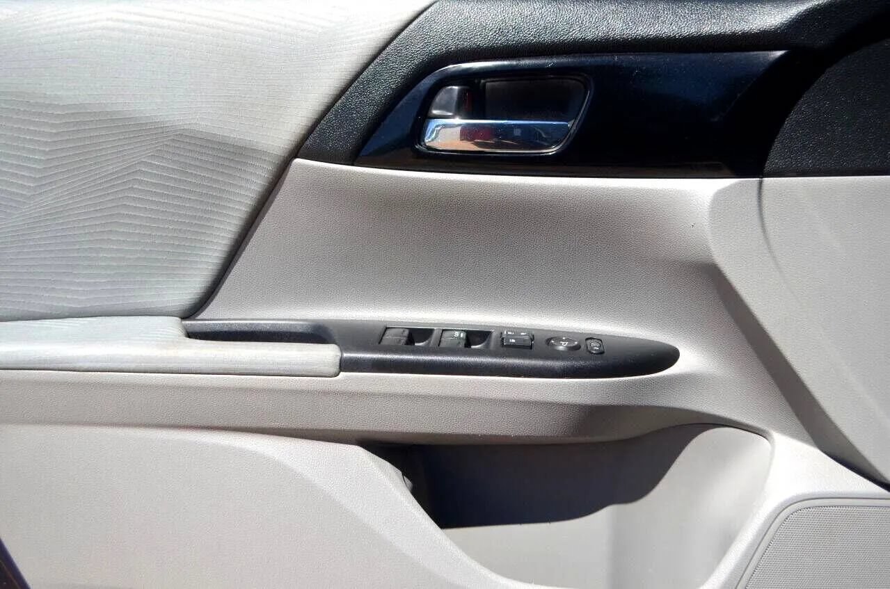 Used 2017 Honda Accord LX image 17