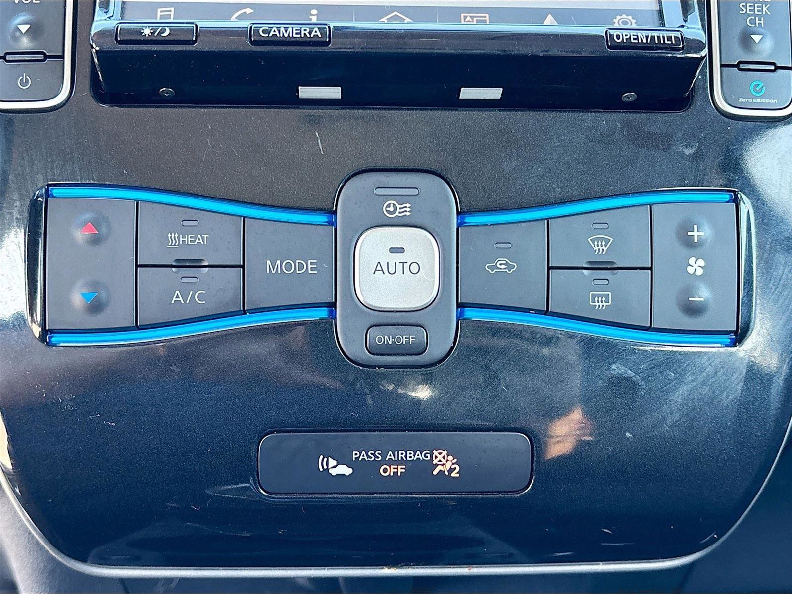 Used 2016 Nissan Leaf SV w/ Premium Package image 16