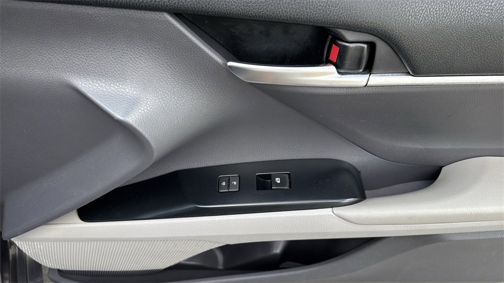 Used 2018 Toyota Camry L image 44