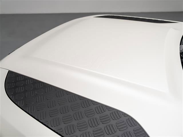 New 2024 Land Rover Defender 110 S image 35