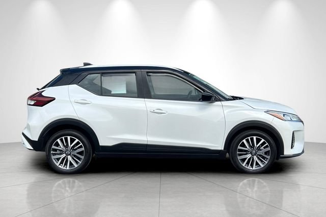 Used 2024 Nissan Kicks SV FWD image 3