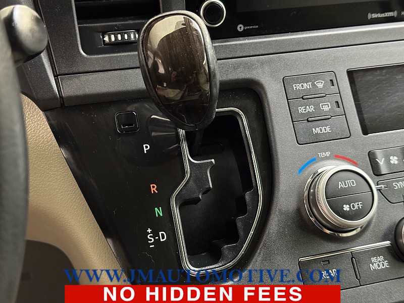 Used 2020 Toyota Sienna XLE FWD image 35