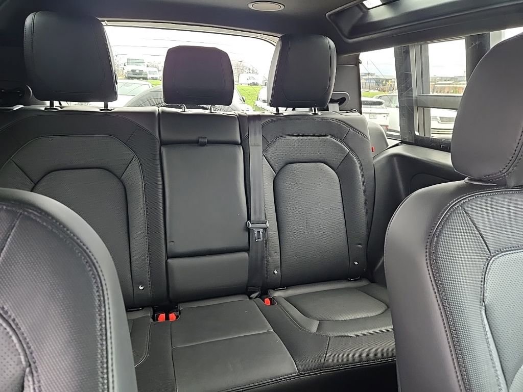 Used 2023 Land Rover Defender 90 X-Dynamic SE image 21