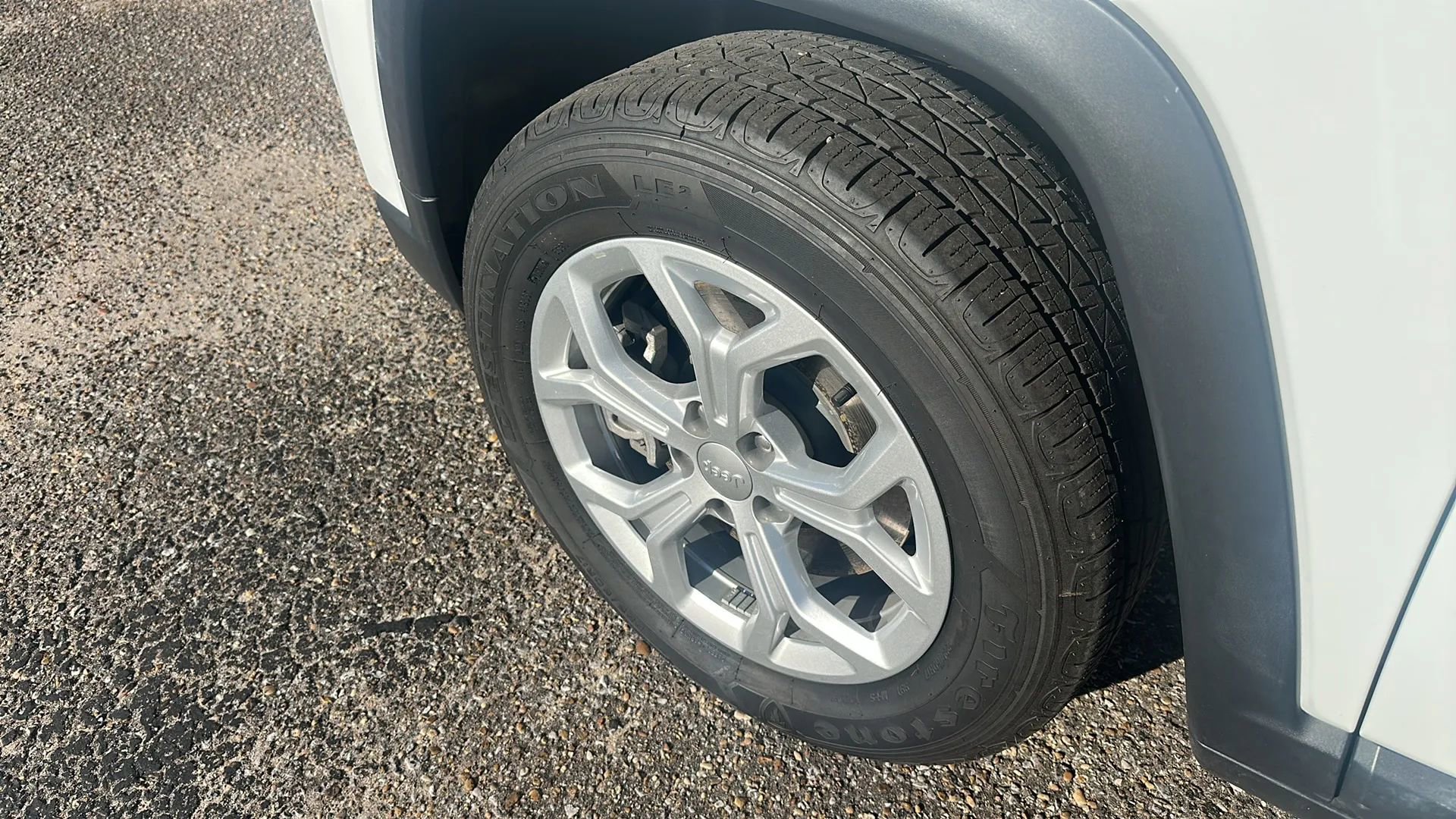 Used 2024 Jeep Compass Latitude image 9