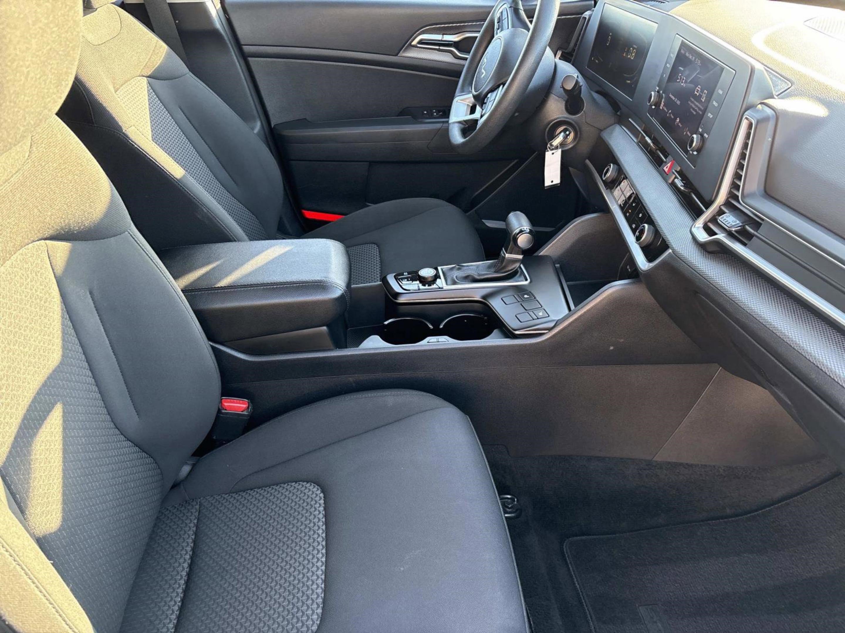 Used 2024 Kia Sportage LX image 22