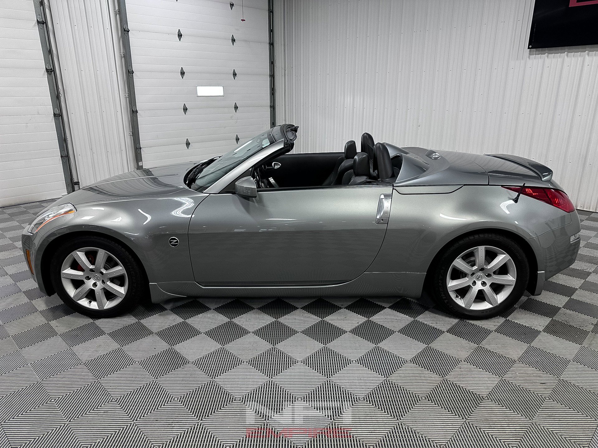 Used 2004 Nissan 350Z Touring image 3