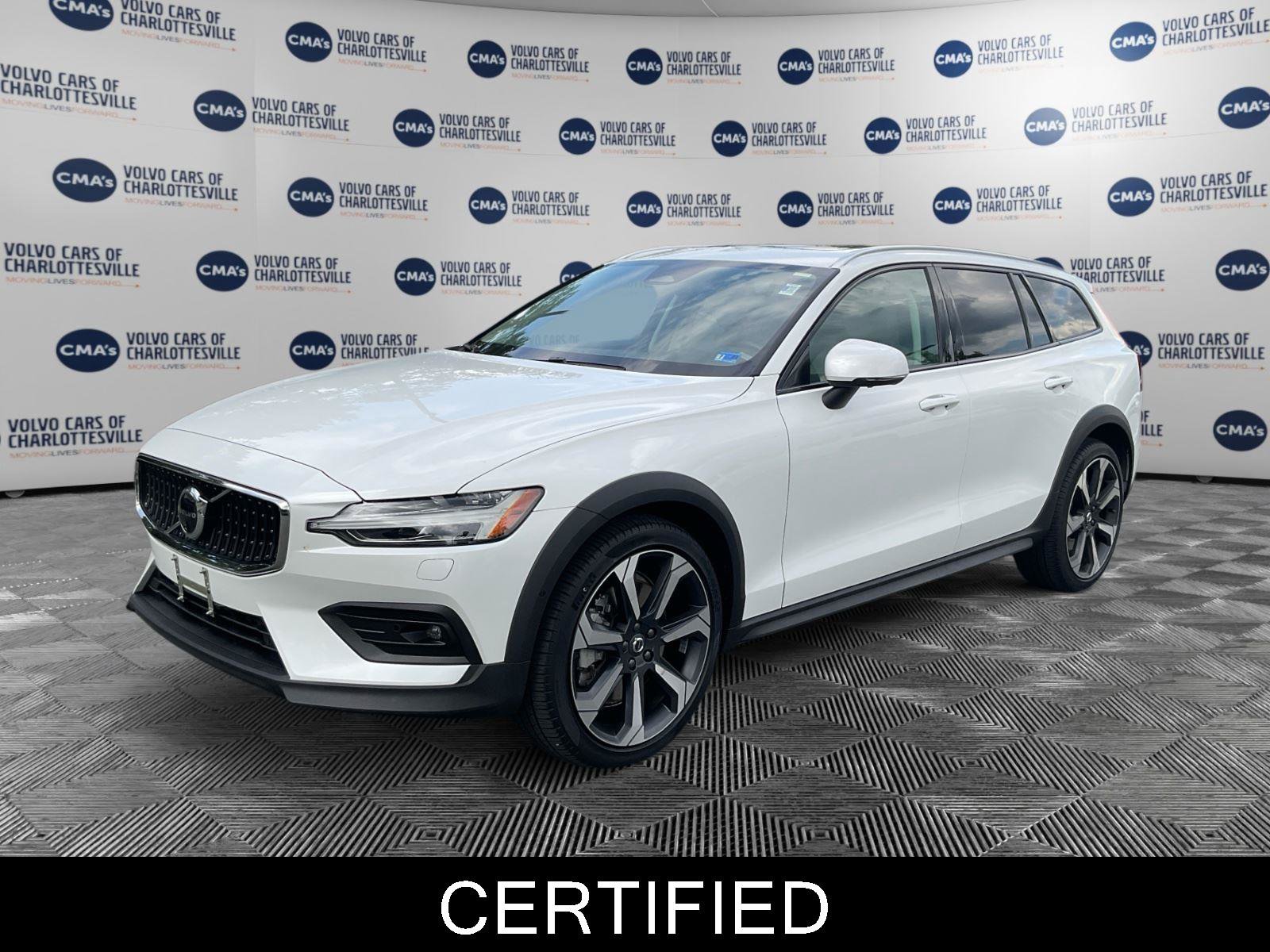 Certified 2024 Volvo V60 B5 Cross Country Plus AWD/4WD image 1