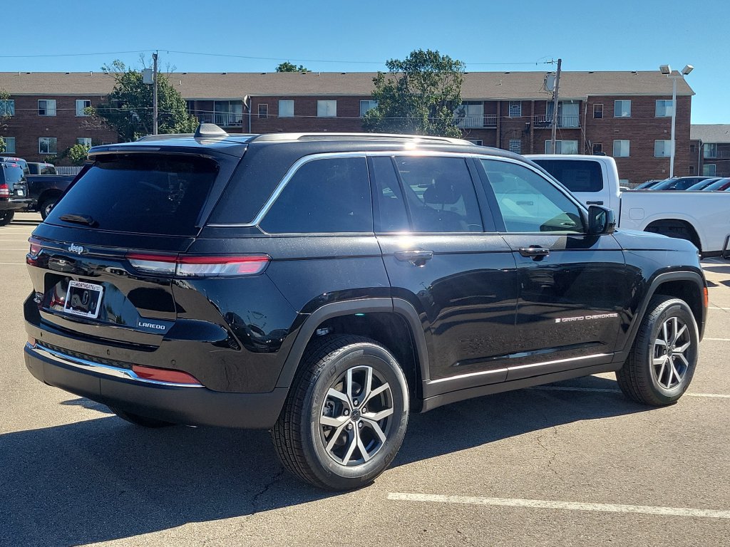 New 2027 Jeep Grand Cherokee Laredo X AWD/4WD image 4