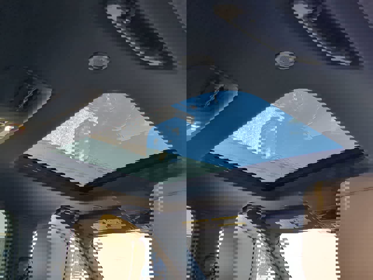 Used 2023 Land Rover Discovery HSE R-Dynamic image 23