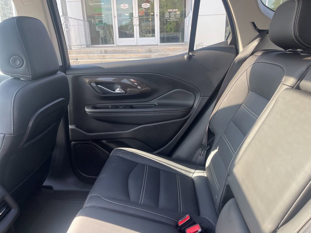 Used 2024 GMC Terrain Denali w/ Denali Premium Package image 11